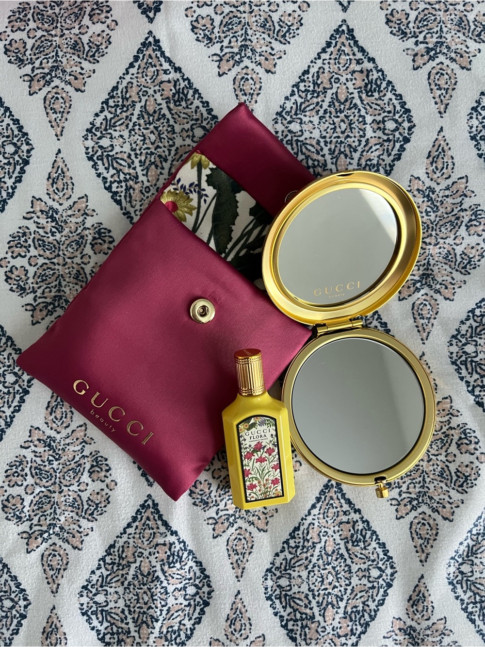 GUCCI Burgundy Leather Compact Cosmetic Pouch with Gold Mirror and Miniature